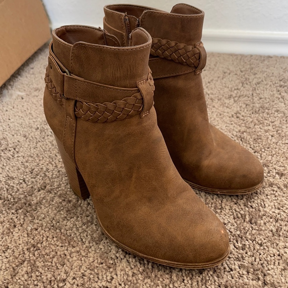 Limelight camel ankle booties, 6.5 women’s